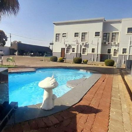 Lifestyle Lodge Hotel Vereeniging Kültér fotó